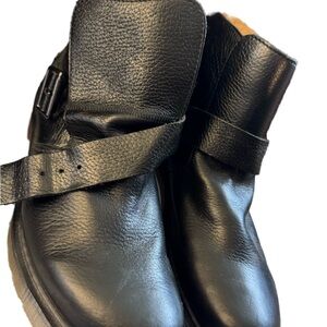Dr Martin's never been worn vintage 2005 Men's Black Leather Boots 8/41 M